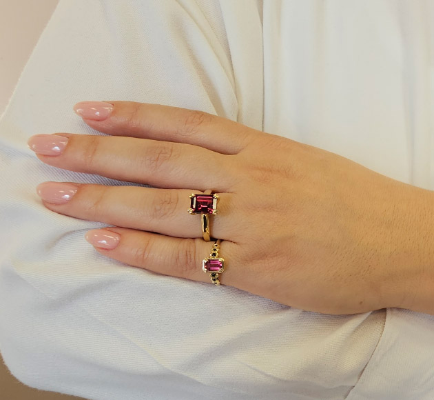 yellow gold pinki ring with ruby light red stone and black diamonds