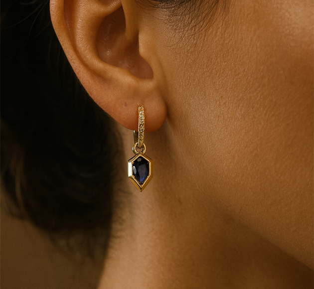 HEXAGLOW עגילי טיפות ספיר כחולות 