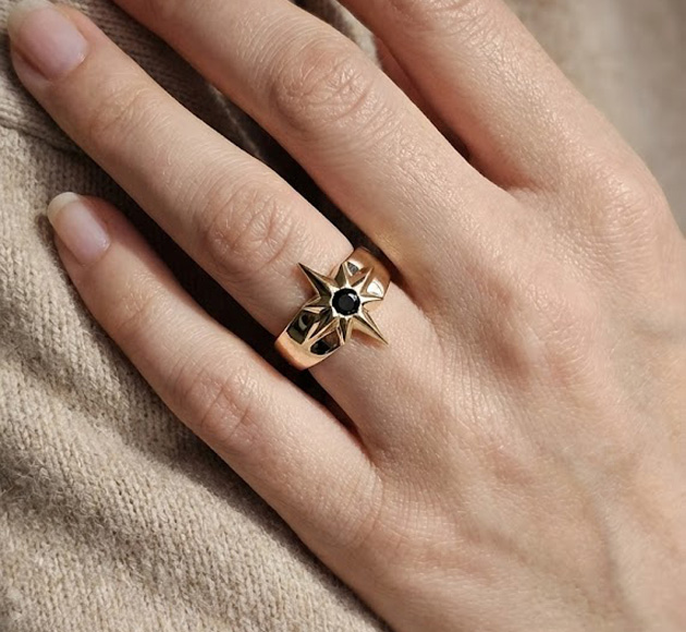 טבעת כוכב מזהב צהוב ויהלום שחור 