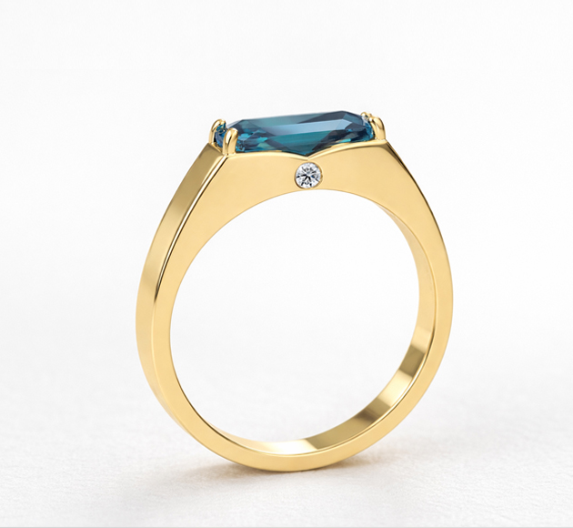 London Edge - טבעת זהב 14K עם בלו טופז לונדון ויהלומים