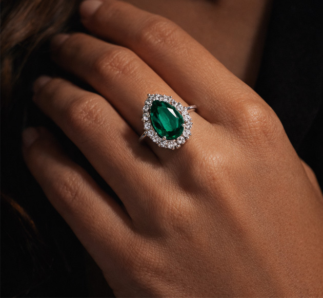 טבעת נעה, אבן טיפה טורמלין ויהלומים 