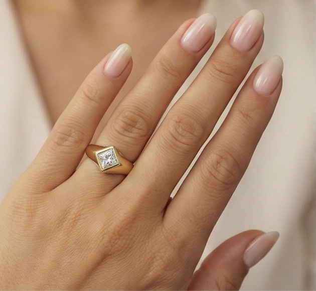 "הקיסרית"  טבעת חותם יהלום פרינסס 1.2 קראט מזהב צהוב 14K