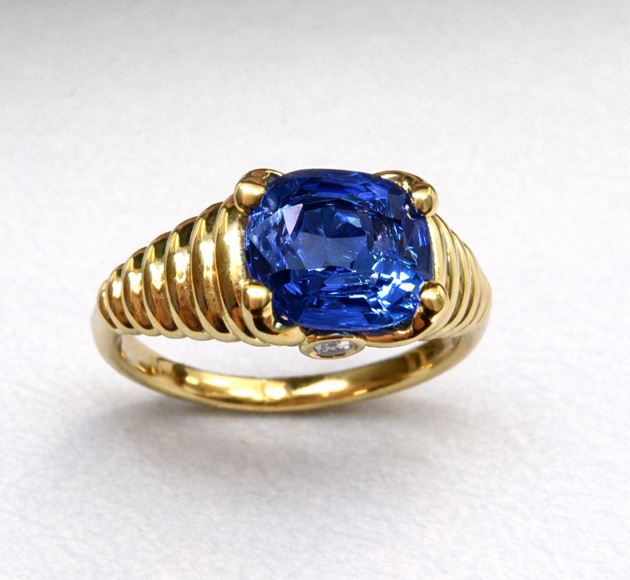 טבעת ספיר כחול בזהב צהוב 18K Blue Legacy